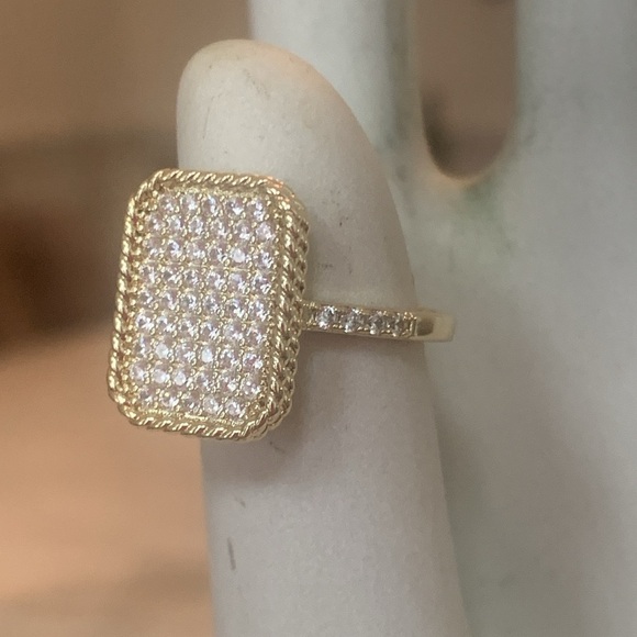 NEW Elegant HIGH END 18k Plated Gold and FAUX Diamonds Ring Size 7.5 (#5) GIFT - Picture 1 of 10